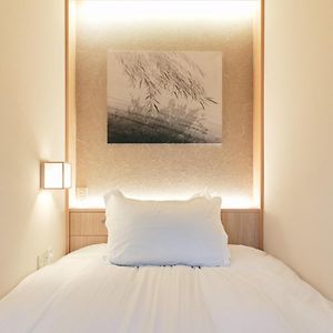 Superior Mixed Capsule Room